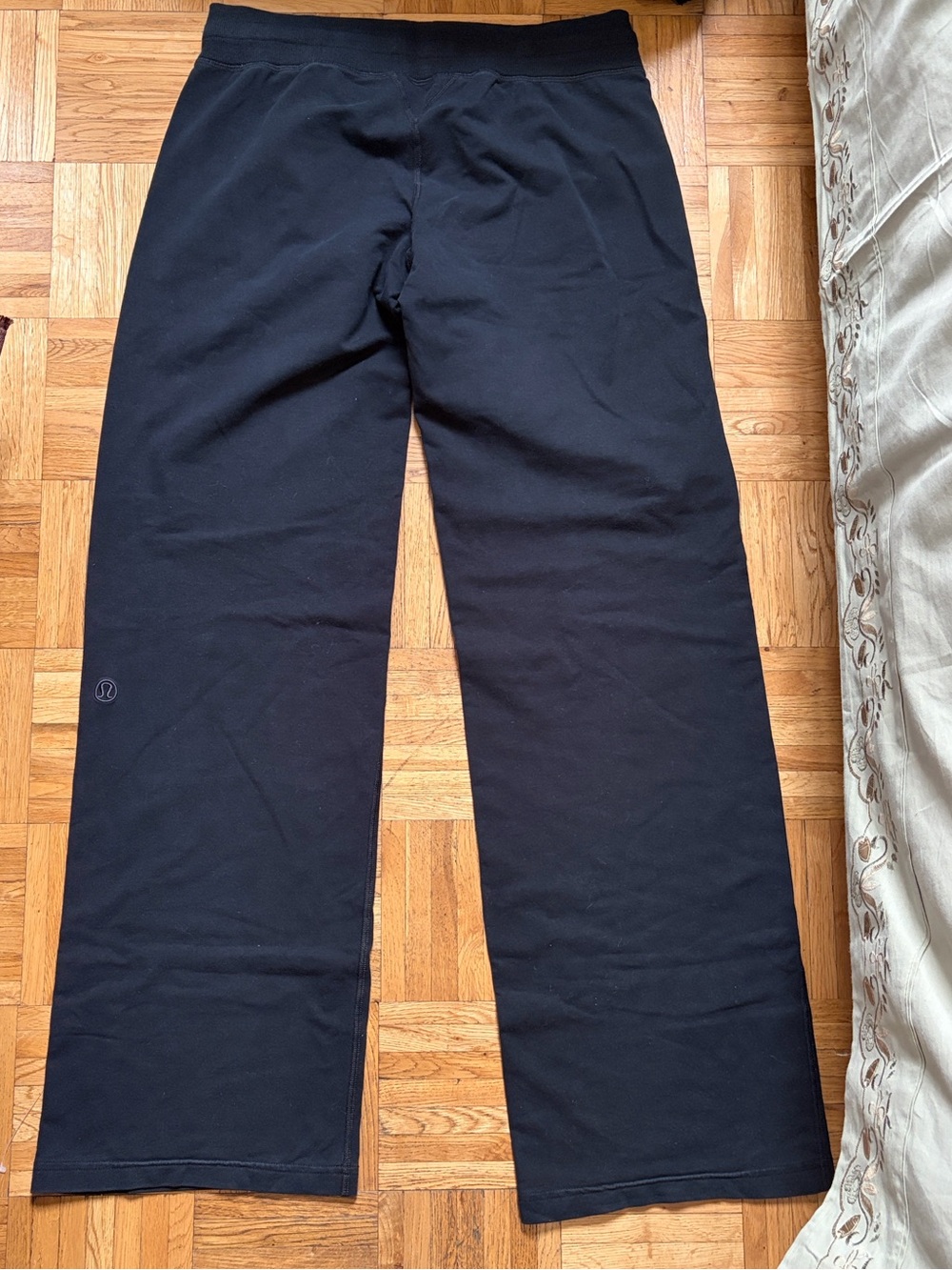 Lululemon Women’s Black Pull-On Wide Leg Sweatpants